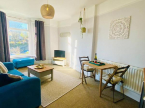 **NEW**The Snug, Central Boutique base for Ventnor